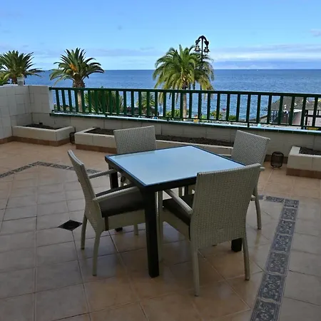 1st Line Sea View - Plaza Apartment